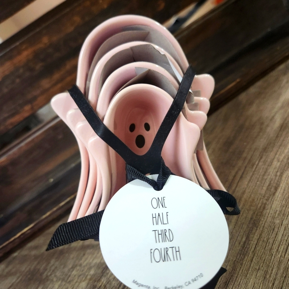 👻 NWT Rae Dunn Pink Ghost Measuring Cups